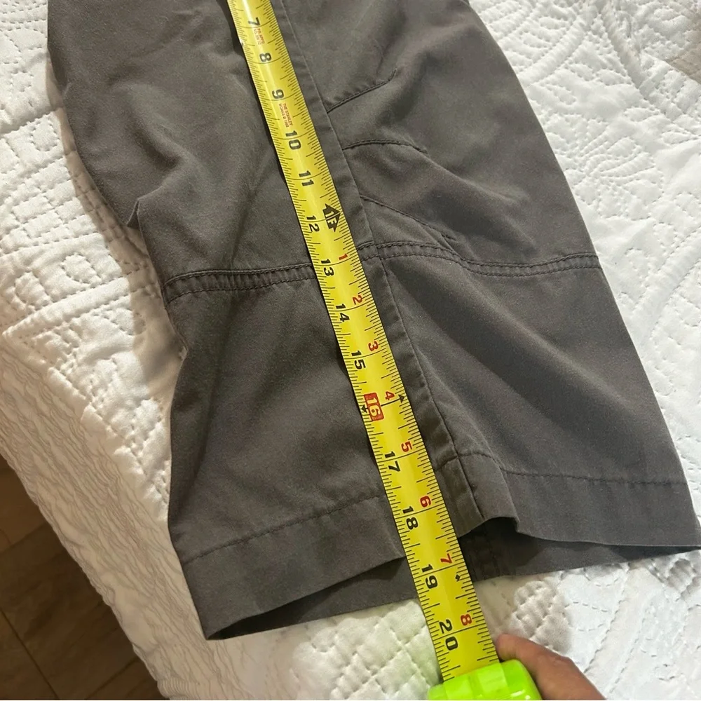 Koi by Kathy Peterson Gray Cargo Capri Pants Size Large Petite - Picture 11 of 11